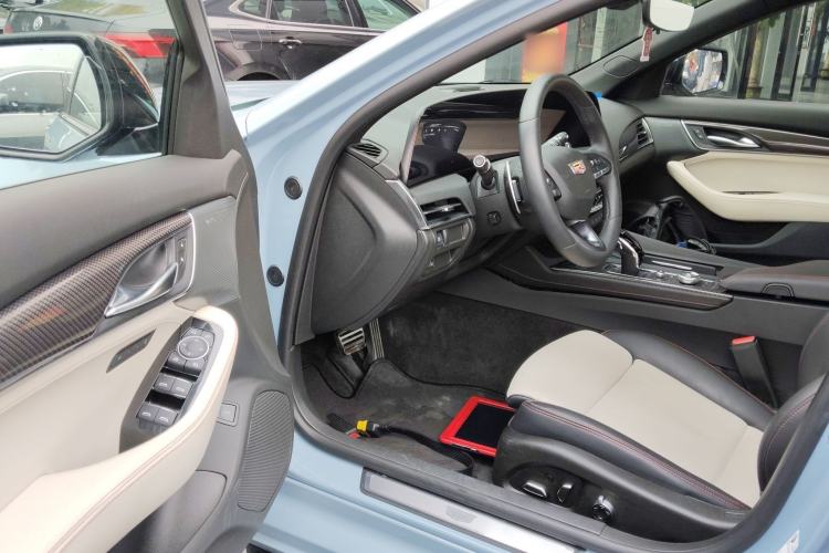 Used Cadillac CT5 2025 28T Track Performance Edition Driver Seat