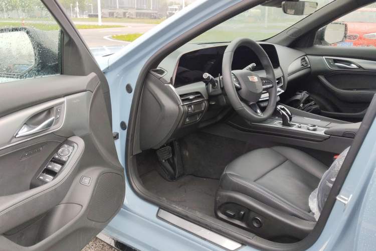 Used Cadillac CT5 2025 28T Track Performance Edition Driver Seat