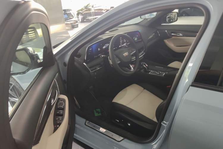 Used Cadillac CT5 2025 28T Track Performance Edition + Peak Track Optional Package Driver Seat