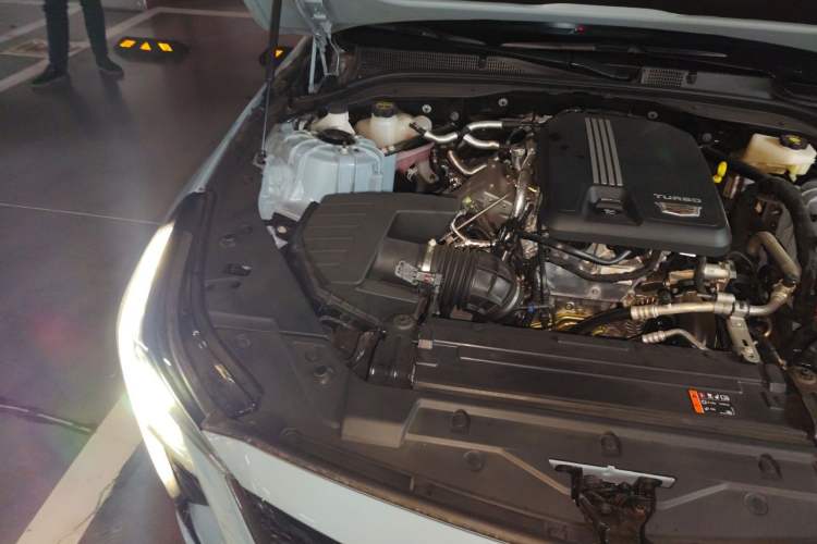 Used Cadillac CT5 2025 28T Track Performance Edition Engine Bay Right