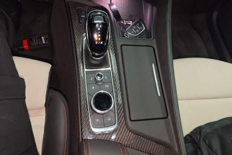 Used Cadillac CT5 2025 28T Track Performance Edition + Peak Track Optional Package Gear Lever