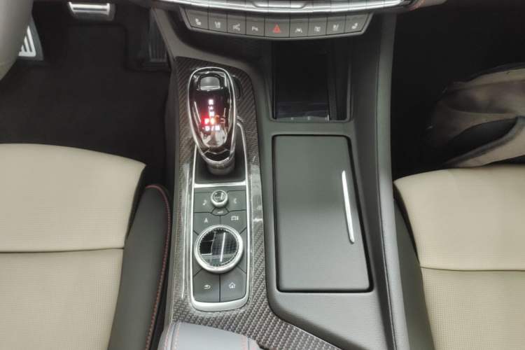Used Cadillac CT5 2025 28T Track Performance Edition + Peak Track Optional Package Gear Lever