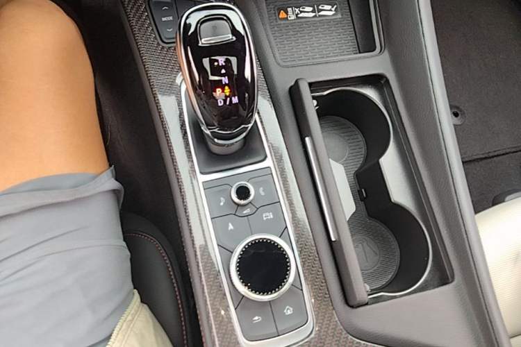Used Cadillac CT5 2025 28T Track Performance Edition + Peak Track Optional Package Gear Lever