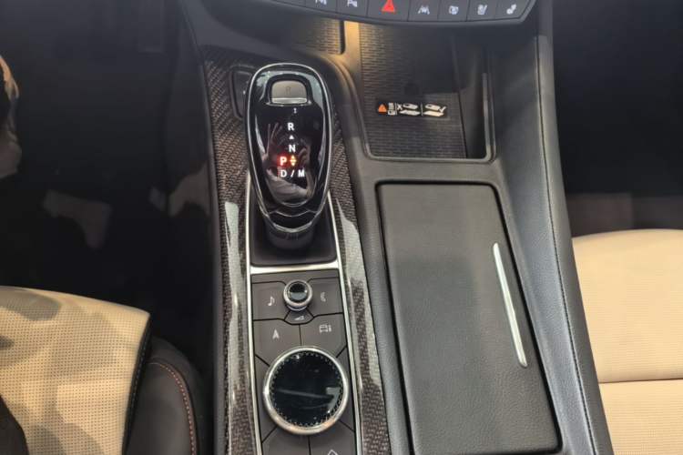Used Cadillac CT5 2025 28T Track Performance Edition + Peak Track Optional Package Gear Lever