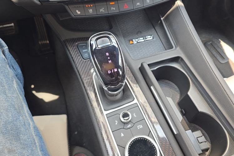 Used Cadillac CT5 2025 28T Track Performance Edition + Peak Track Optional Package Gear Lever
