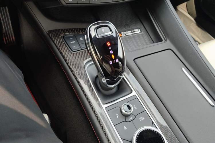 Used Cadillac CT5 2025 28T Track Performance Edition + Peak Track Optional Package Gear Lever