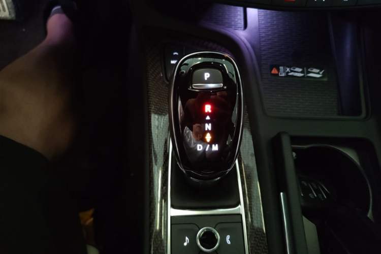 Used Cadillac CT5 2025 28T Track Performance Edition + Peak Track Optional Package Gear Lever