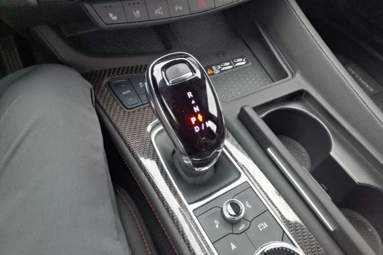 Used Cadillac CT5 2025 28T Track Performance Edition + Peak Track Optional Package Gear Lever