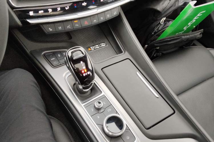 Used Cadillac CT5 2025 28T Track Performance Edition Gear Lever