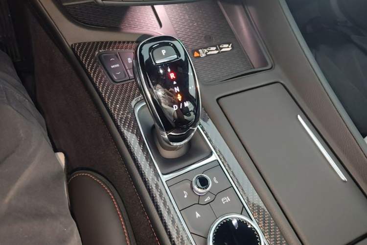 Used Cadillac CT5 2025 28T Track Performance Edition + Peak Track Optional Package Gear Lever