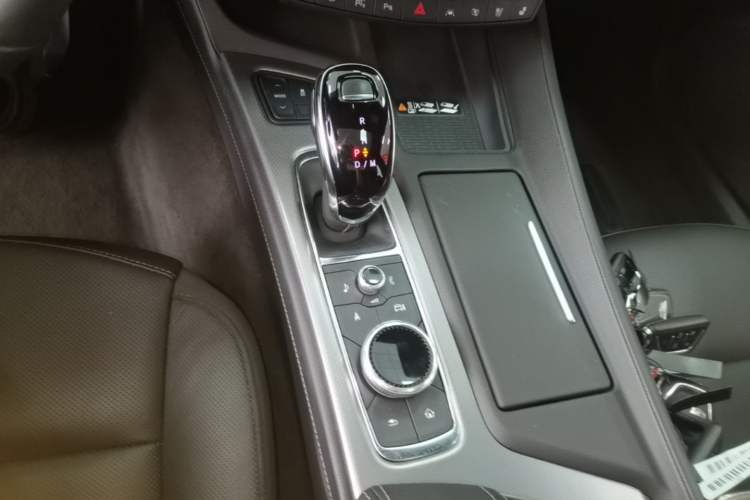 Used Cadillac CT5 2025 28T Track Performance Edition Gear Lever