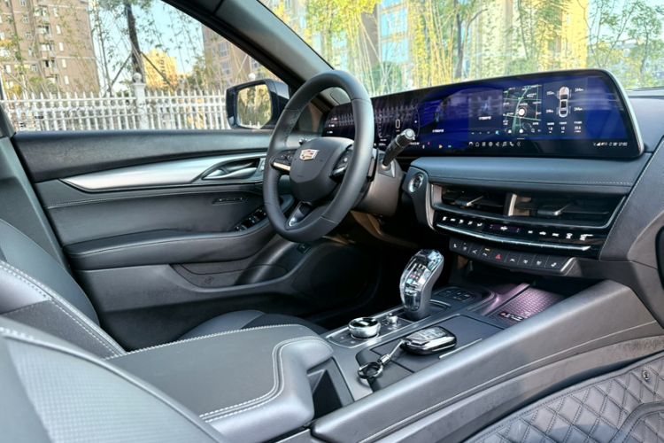 Used Cadillac CT5 2025 28T Track Performance Edition Interior 13