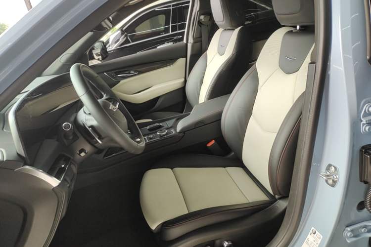 Used Cadillac CT5 2025 28T Track Performance Edition + Peak Track Optional Package Left Front Seat