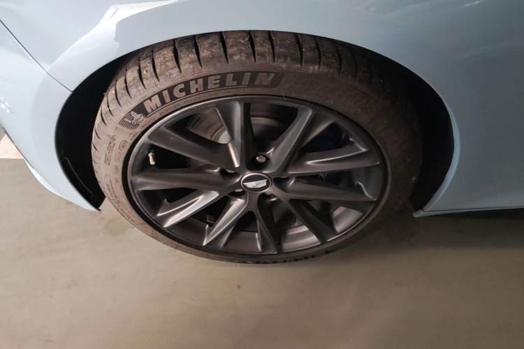 Used Cadillac CT5 2025 28T Track Performance Edition + Peak Track Optional Package Left Front Wheel Hub