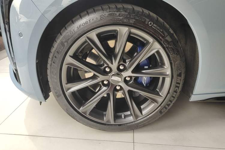 Used Cadillac CT5 2025 28T Track Performance Edition + Peak Track Optional Package Left Front Wheel Hub