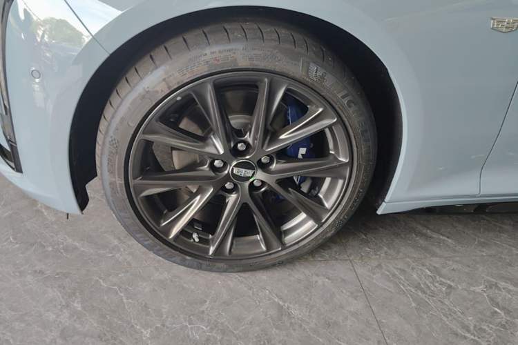 Used Cadillac CT5 2025 28T Track Performance Edition + Peak Track Optional Package Left Front Wheel Hub