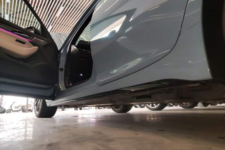 Used Cadillac CT5 2025 28T Track Performance Edition + Peak Track Optional Package Left Side Sill