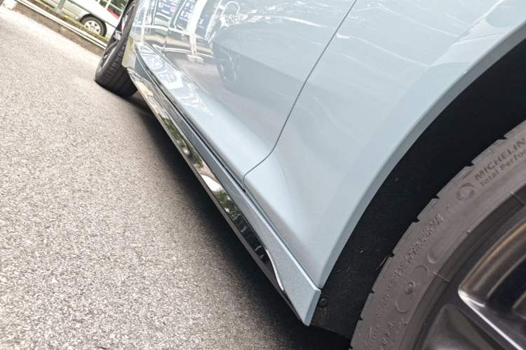 Used Cadillac CT5 2025 28T Track Performance Edition + Peak Track Optional Package Right Side Sill