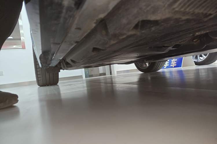 Used Cadillac CT5 2025 28T Track Performance Edition + Peak Track Optional Package Right Side Sill