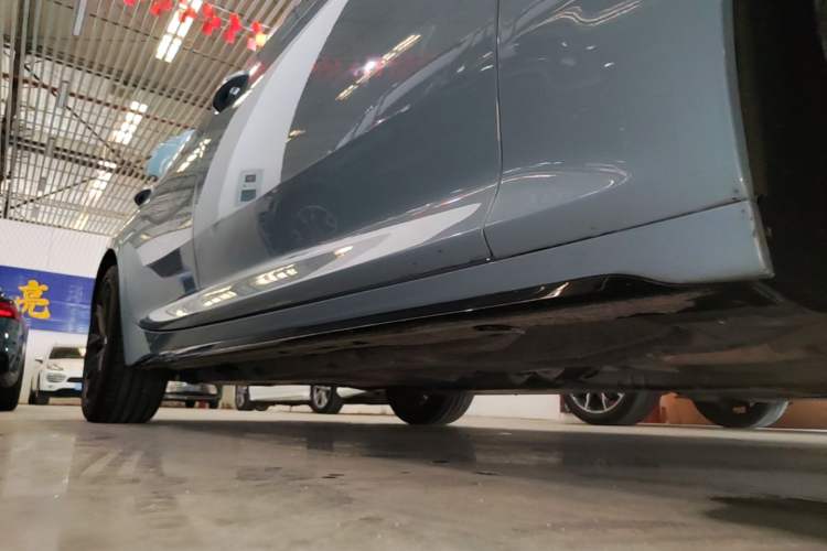 Used Cadillac CT5 2025 28T Track Performance Edition + Peak Track Optional Package Right Side Sill