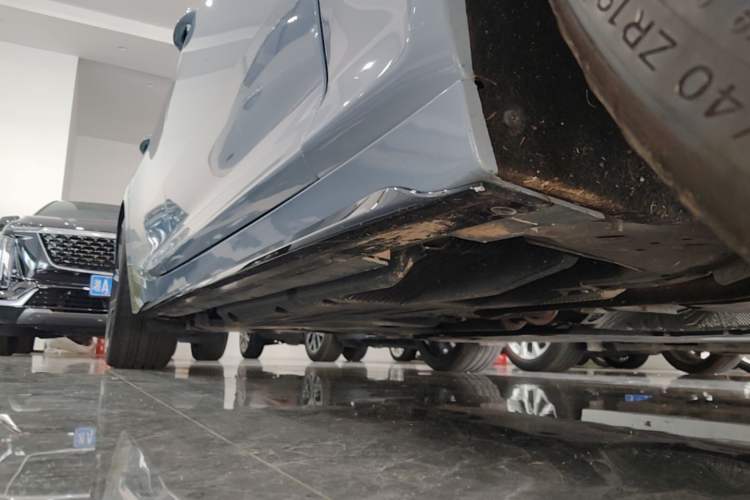 Used Cadillac CT5 2025 28T Track Performance Edition + Peak Track Optional Package Right Side Sill