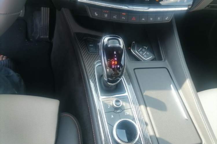 Used Cadillac CT5 2025 28T Track Performance Edition + Peak Track Optional Package Gear Lever