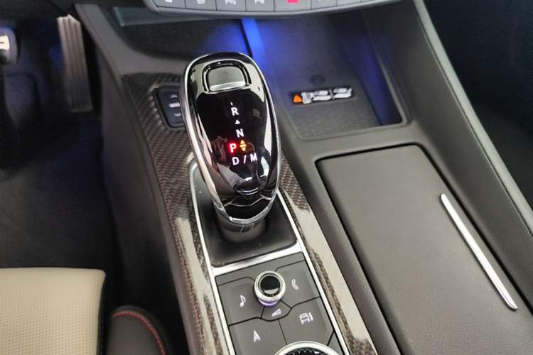 Used Cadillac CT5 2025 28T Track Performance Edition + Peak Track Optional Package Gear Lever