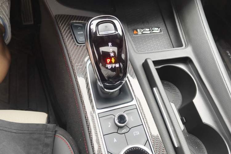 Used Cadillac CT5 2025 28T Track Performance Edition + Peak Track Optional Package Gear Lever