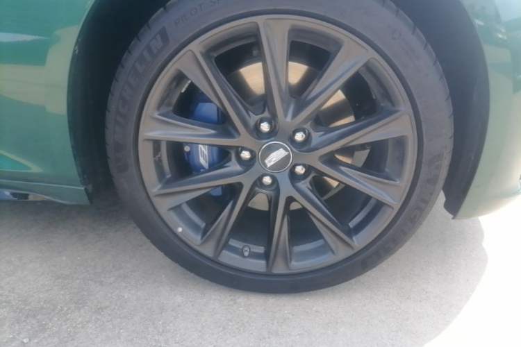 Used Cadillac CT5 2025 28T Track Performance Edition + Peak Track Optional Package Right Front Wheel Hub