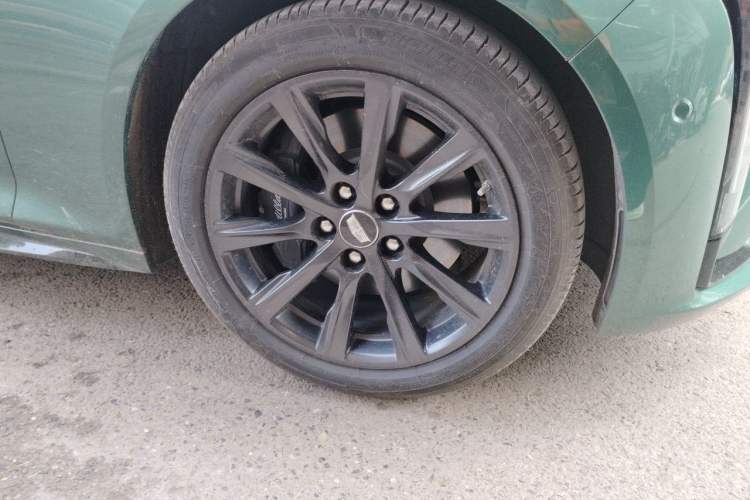Used Cadillac CT5 2025 28T Track Performance Edition Right Front Wheel Hub