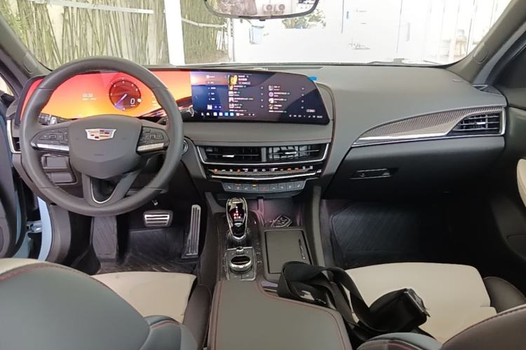 Used Cadillac CT5 2025 28T Track Performance Edition + Peak Track Optional Package Center Console