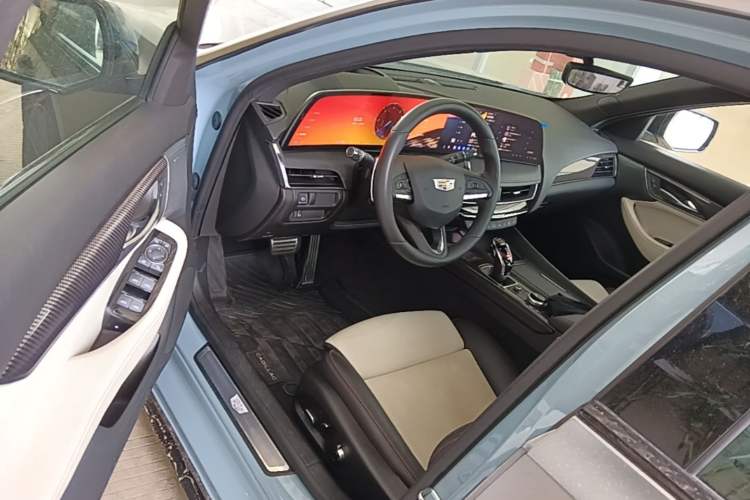 Used Cadillac CT5 2025 28T Track Performance Edition + Peak Track Optional Package Driver Seat