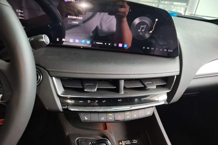 Used Cadillac CT5 2025 28T Urban Sport Edition Audio And AC Panel