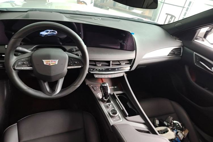 Used Cadillac CT5 2025 28T Urban Sport Edition Center Console