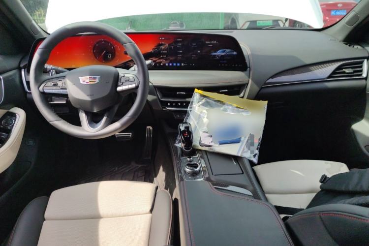 Used Cadillac CT5 2025 28T Track Performance Edition + Peak Track Optional Package Center Console