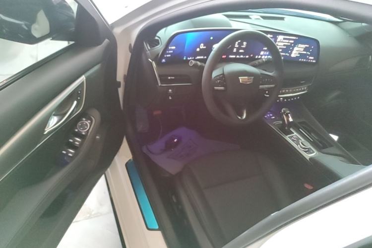 Used Cadillac CT5 2025 28T Track Performance Edition Driver Seat