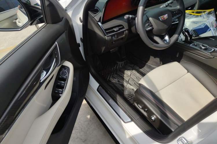 Used Cadillac CT5 2025 28T Track Performance Edition + Peak Track Optional Package Driver Seat