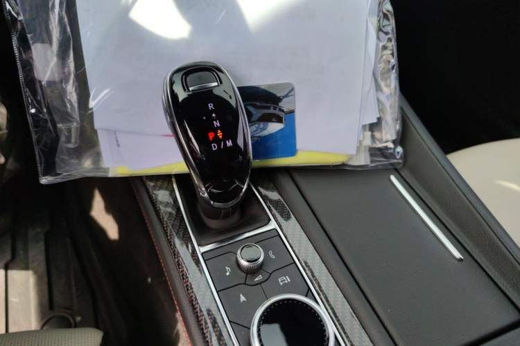 Used Cadillac CT5 2025 28T Track Performance Edition + Peak Track Optional Package Gear Lever