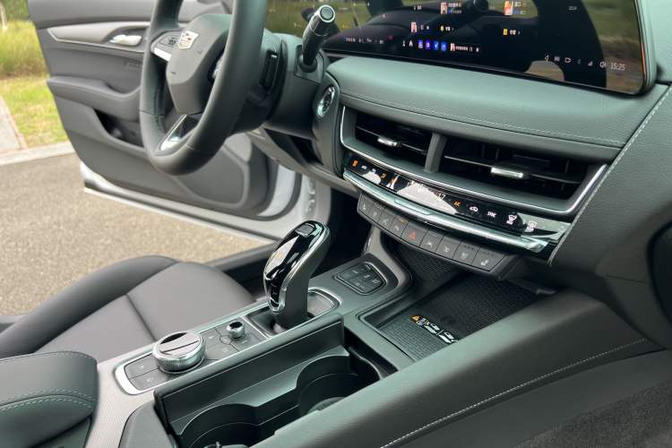 Used Cadillac CT5 2025 28T Track Performance Edition Interior 9