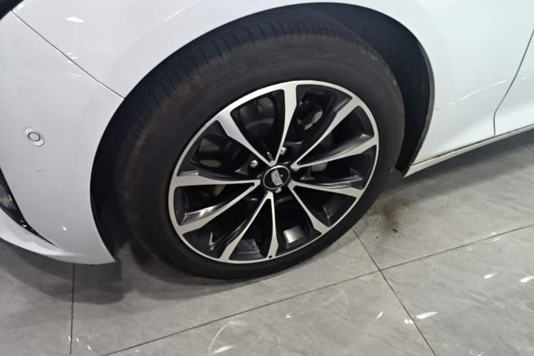 Used Cadillac CT5 2025 28T Urban Sport Edition Left Front Wheel Hub
