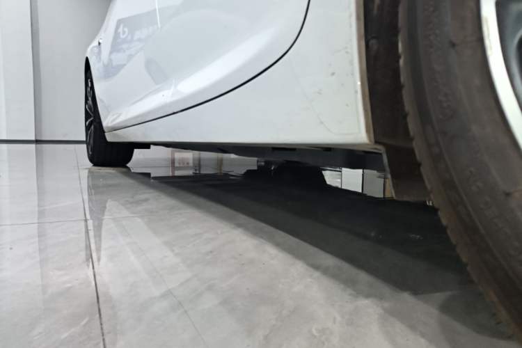 Used Cadillac CT5 2025 28T Urban Sport Edition Left Side Sill