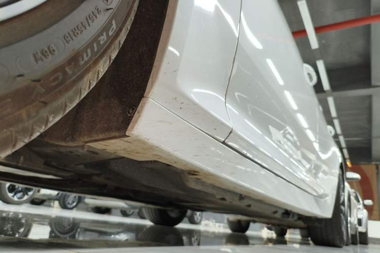 Used Cadillac CT5 2025 28T Urban Sport Edition Left Side Sill