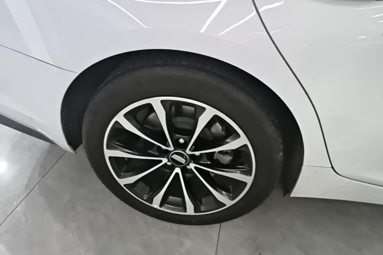 Used Cadillac CT5 2025 28T Urban Sport Edition Right Rear Wheel Hub