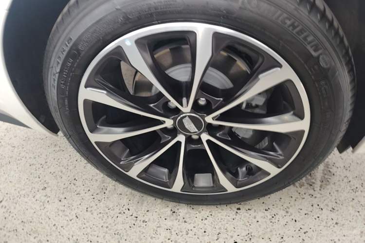 Used Cadillac CT5 2025 28T Urban Sport Edition Right Rear Wheel Hub