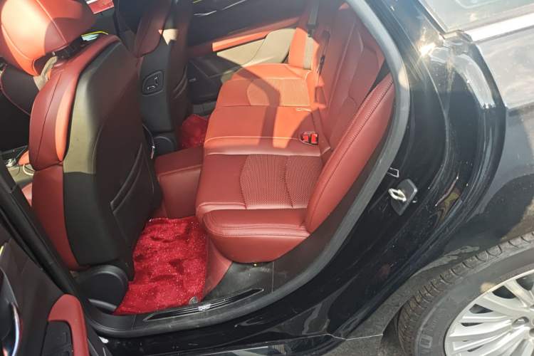 Used Cadillac CT6 2021 28T Luxury Version Left Rear Seat