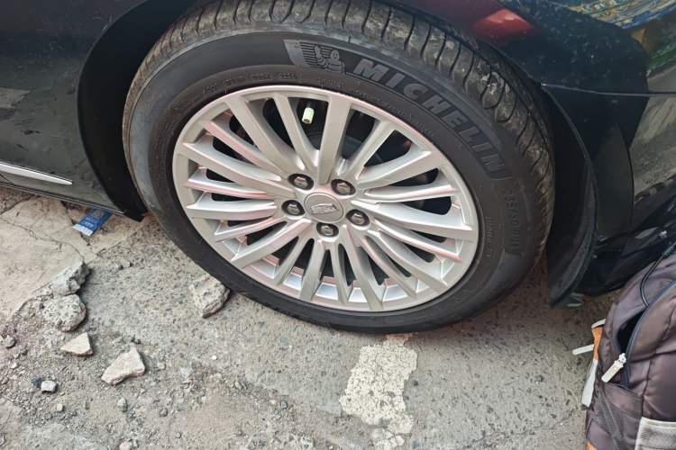 Used Cadillac CT6 2021 28T Luxury Version Right Front Wheel Hub