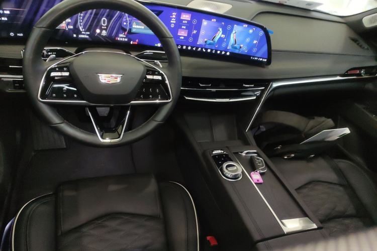 Used Cadillac CT6 2023 28T Platinum Edition Center Console