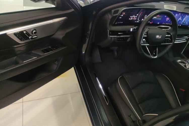 Used Cadillac CT6 2023 28T Platinum Edition Driver Seat