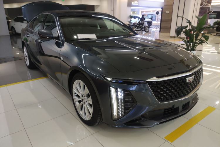 Used Cadillac CT6 2023 28T Platinum Edition Front Right 45 Deg