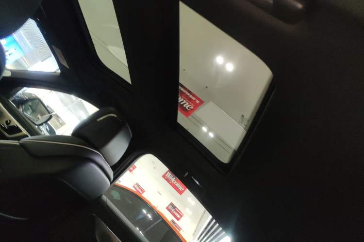 Used Cadillac CT6 2023 28T Platinum Edition Headliner